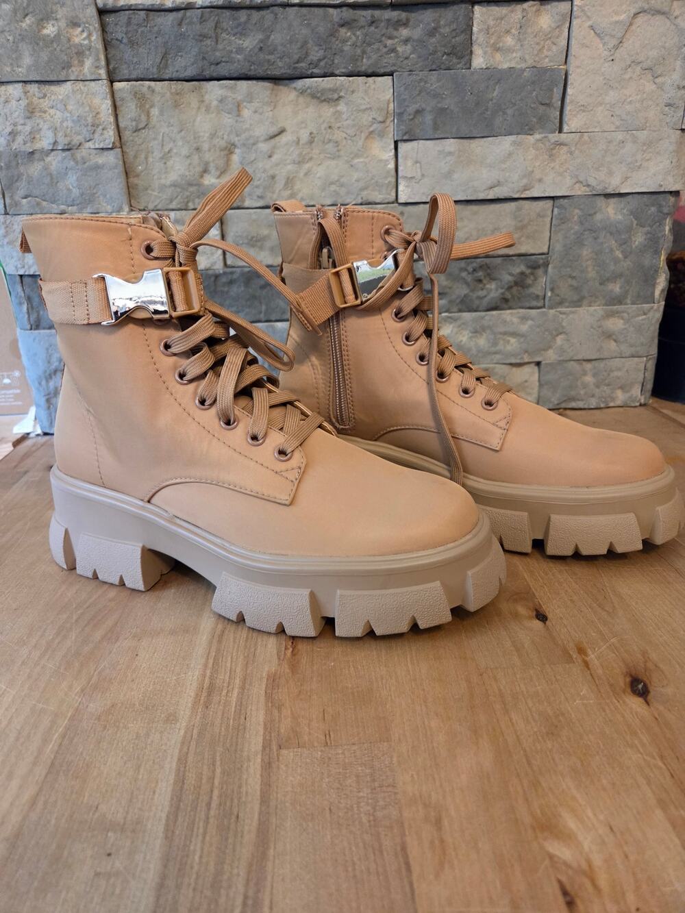 Brand New Steve Madden Tanker Combat Boots Tan 8.5